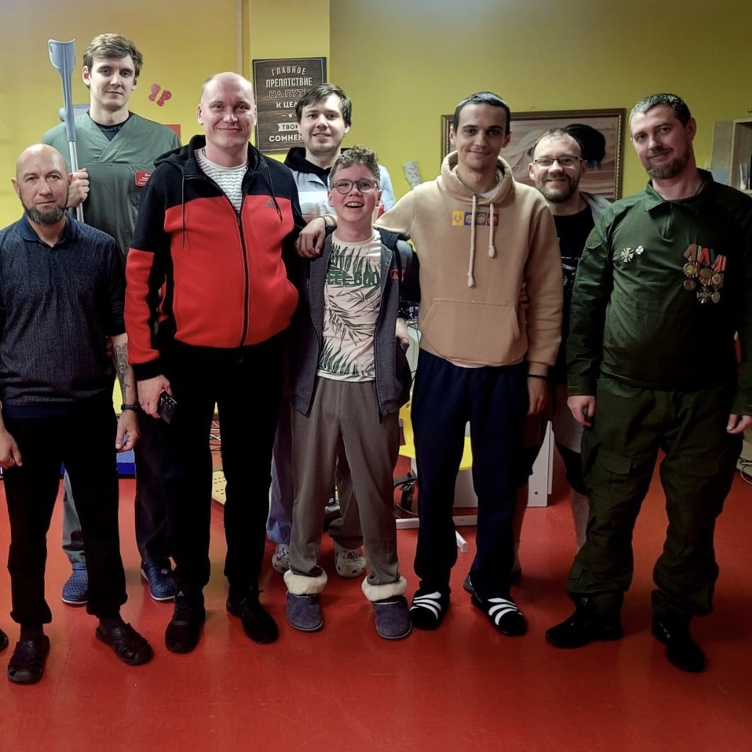 Помогаем своим вместе